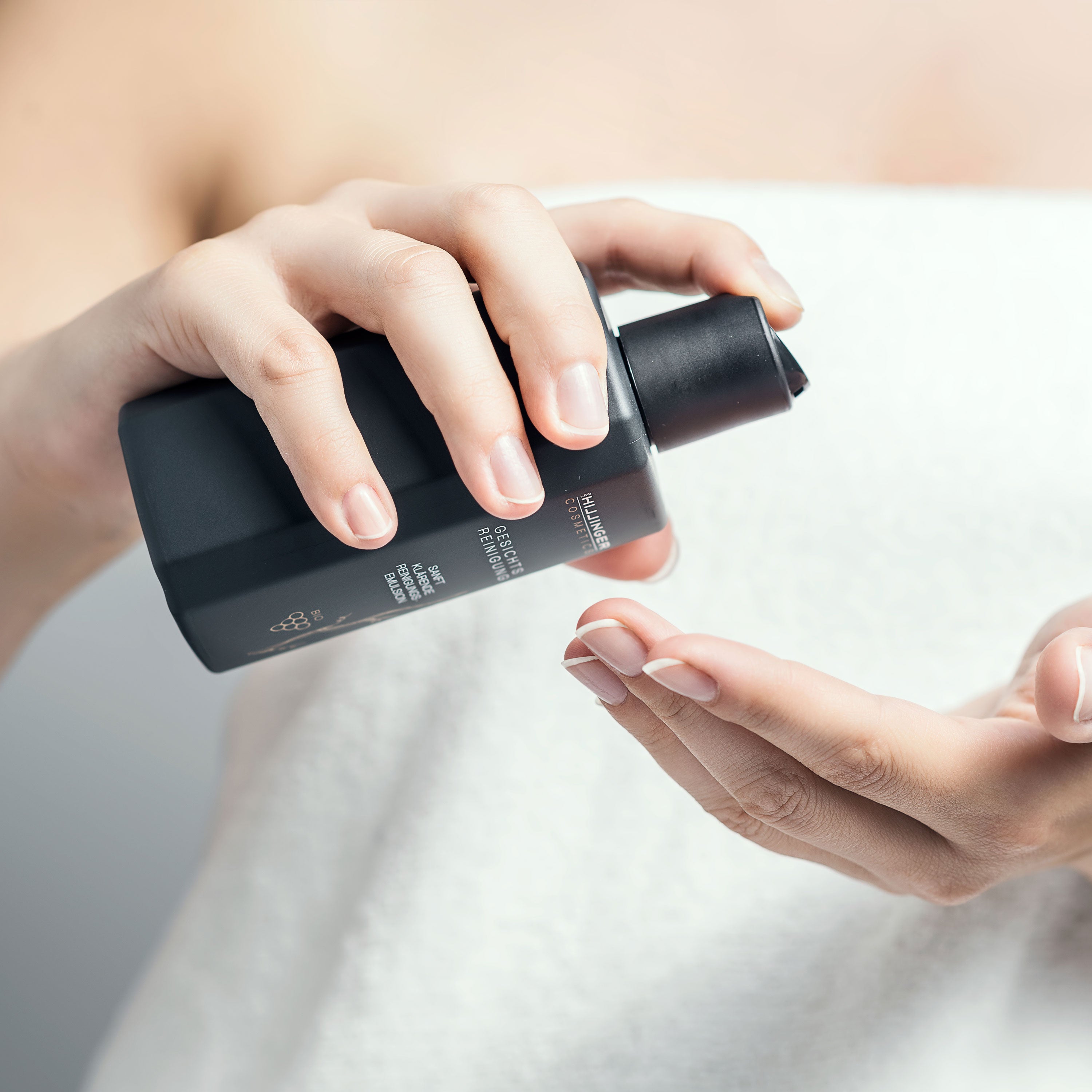 hillinger-cosmetics-gesichtsreinigung-anwendung2-200ml