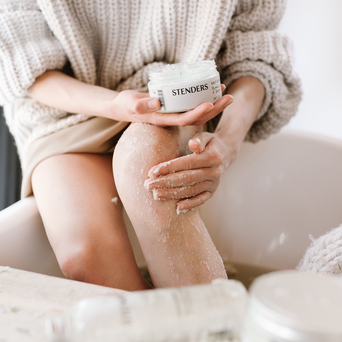stenders-salt-scrub-nordic-jasmine-yuzu-mood-2 Salz Körperpeeling mit AHA Nordischer Jasmin & Eisenkraut