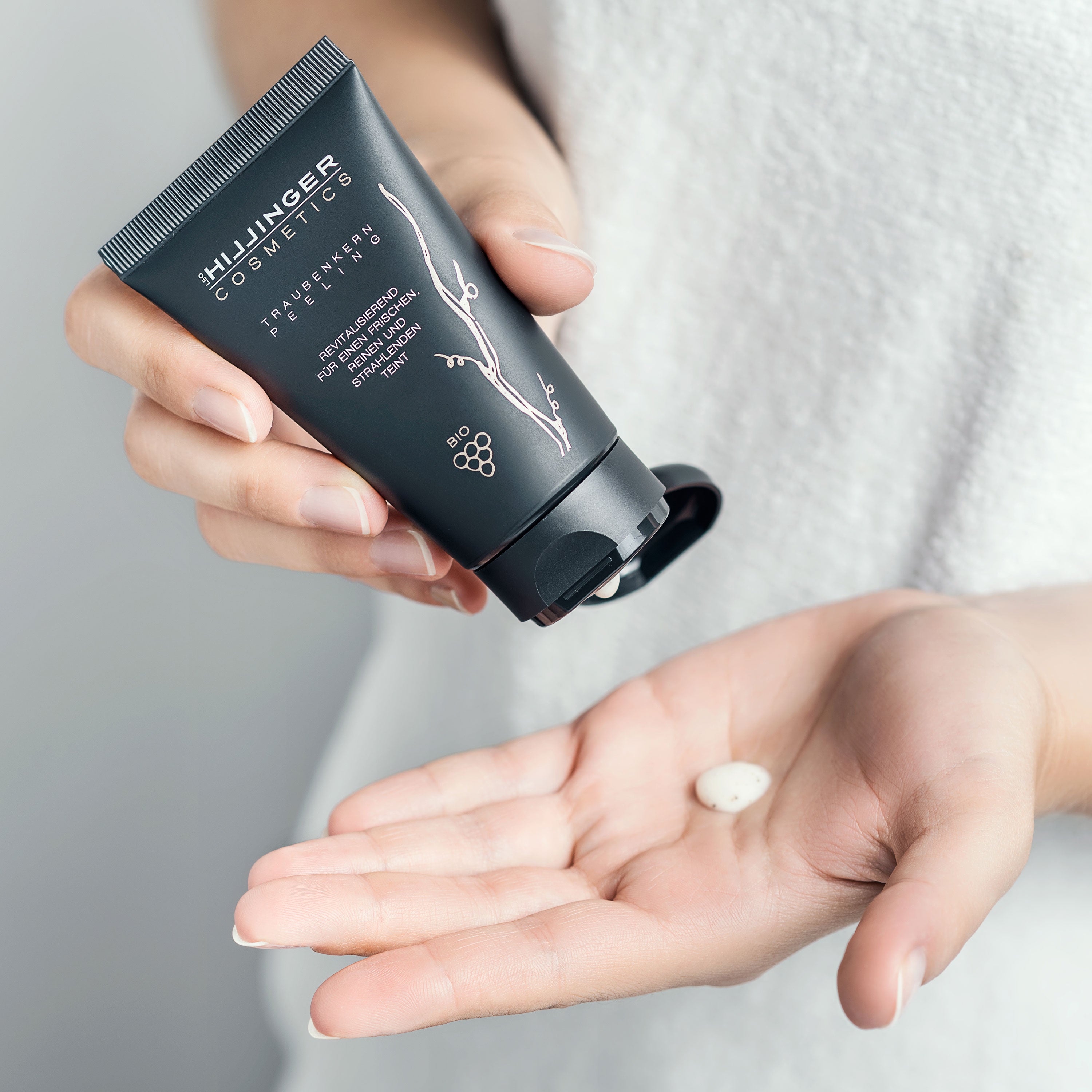 hillinger-cosmetics-traubenkernpeeling-anwendung1-75ml Traubenkernpeeling
