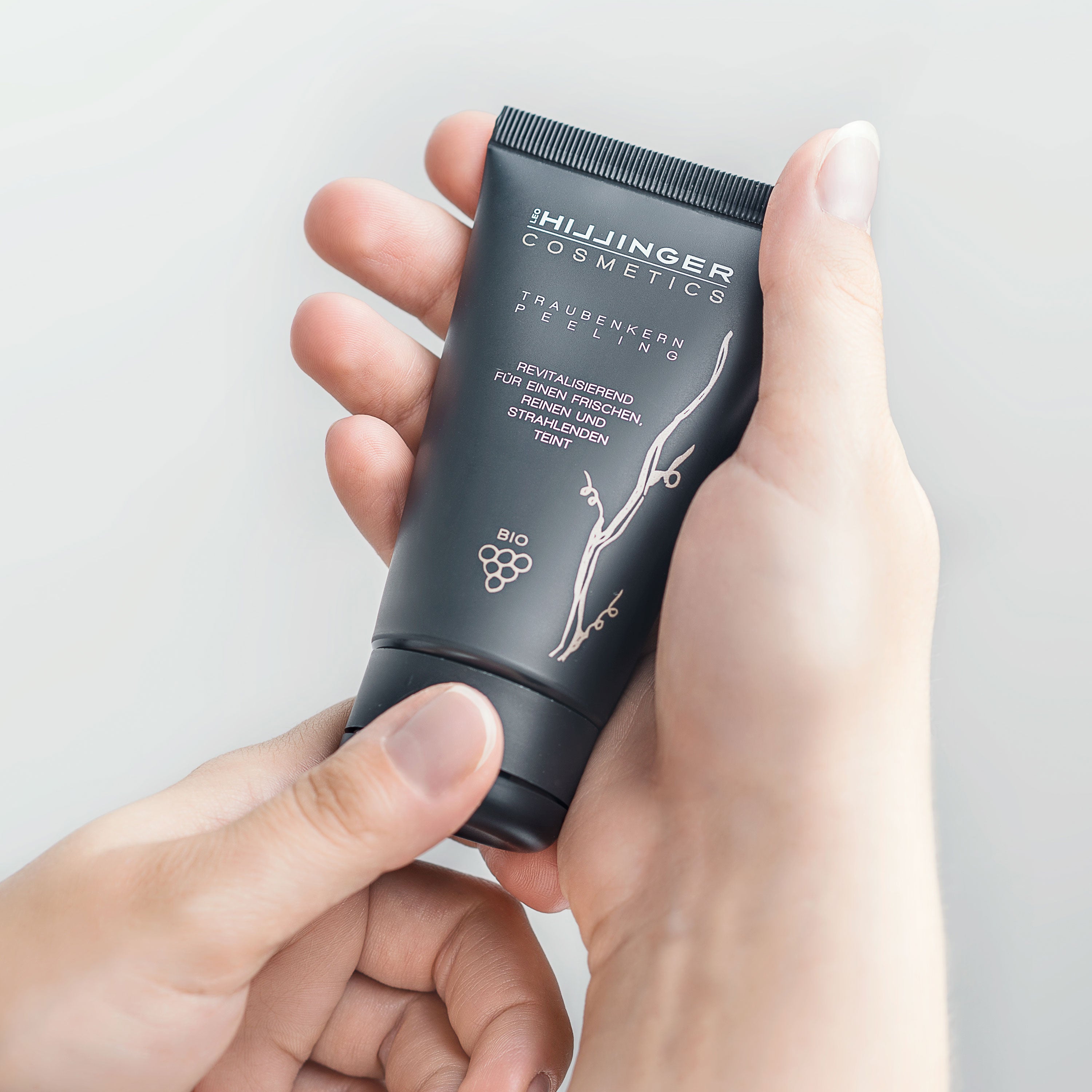 hillinger-cosmetics-traubenkernpeeling-anwendung2-75ml Traubenkernpeeling