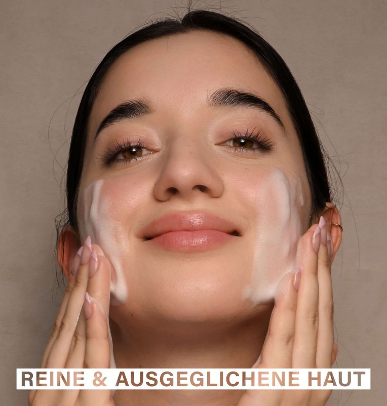 rosental-organics-4260576410610-smoothing-cleansing-foam-bild2-overlay Gesicht, Kopf, Person, Erwachsener, Frau